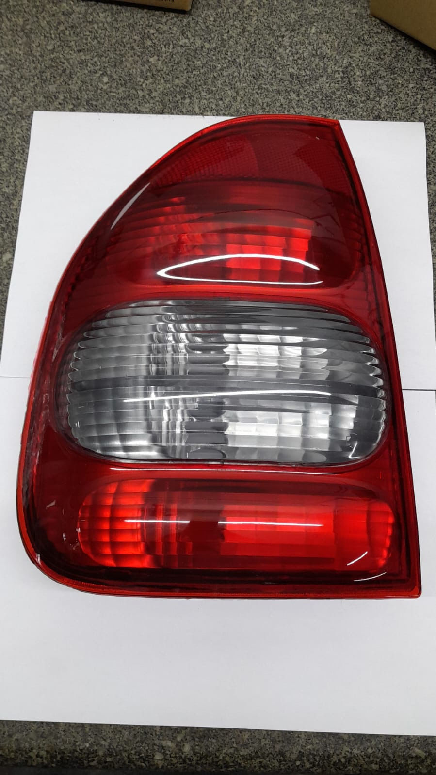 LANTERNA_TRASEIRA_CORSA_SEDAN_00-02_ESQUERDA