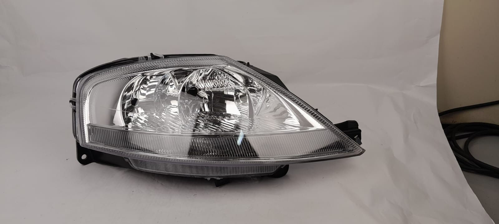 Farol_C3_2004-_Lado_Direito_-_Eletrico